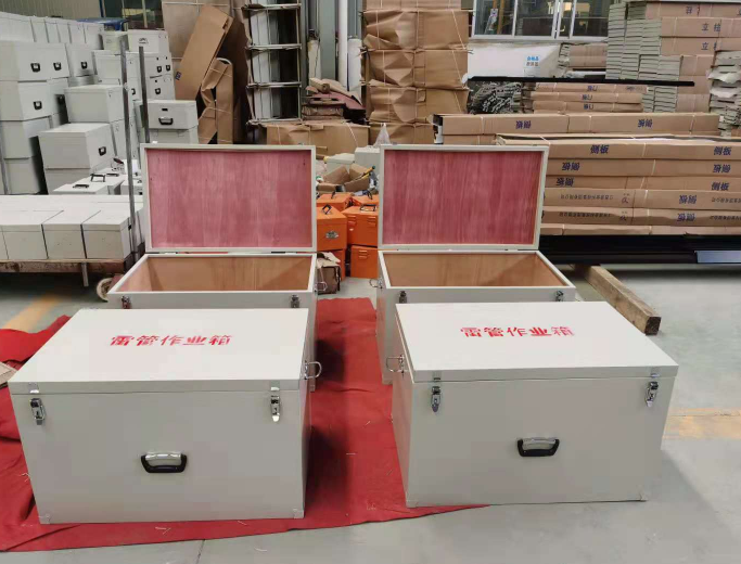 南开放炮线和雷管炸药在矿山作业时如何存放?